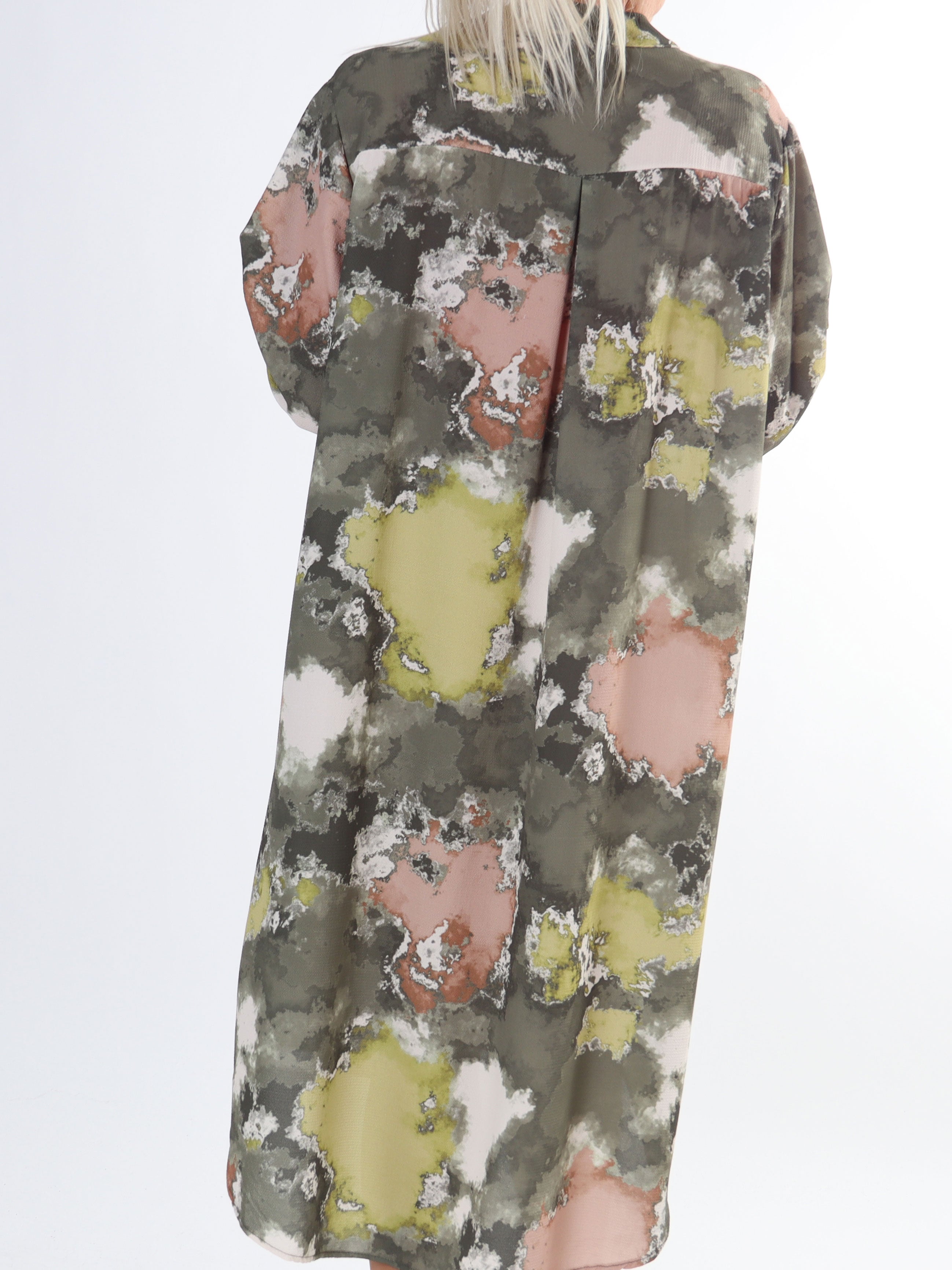 Vanesa Batik Long - Lätt och luftig mönstrad plus size klänning